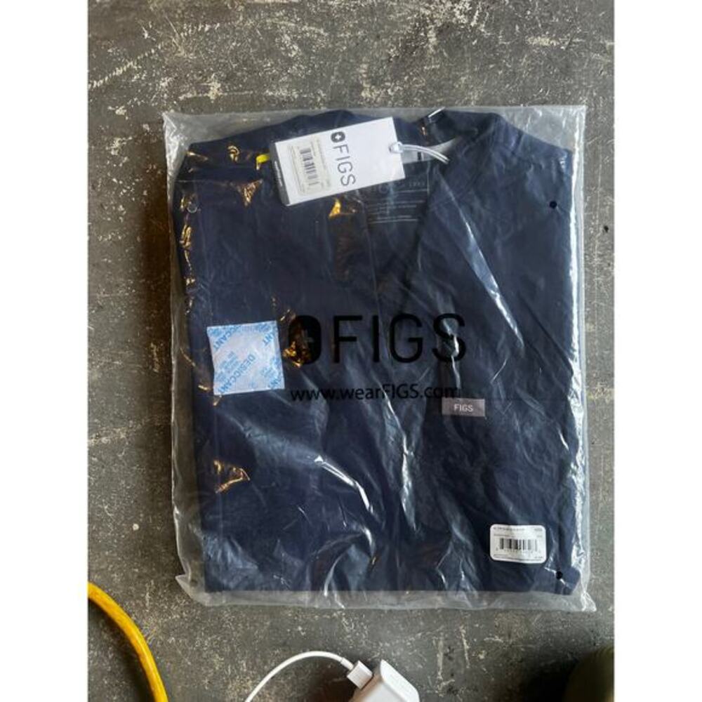 Tp10. NWT FIGS NAVY W_ Pir Slim Scrub Top Size XXS